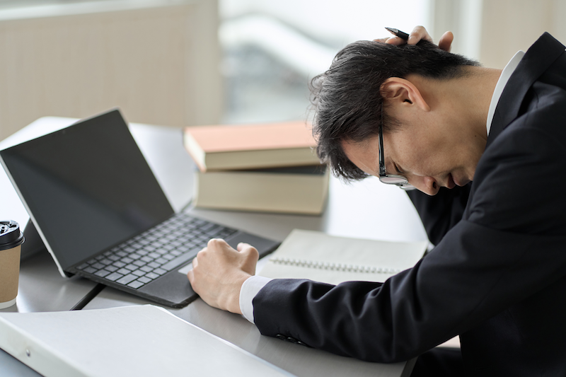 man with internet issues 800x800 man with internet issues 800x800